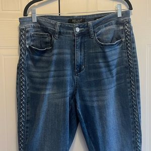 Braided medium wash Judy Blue